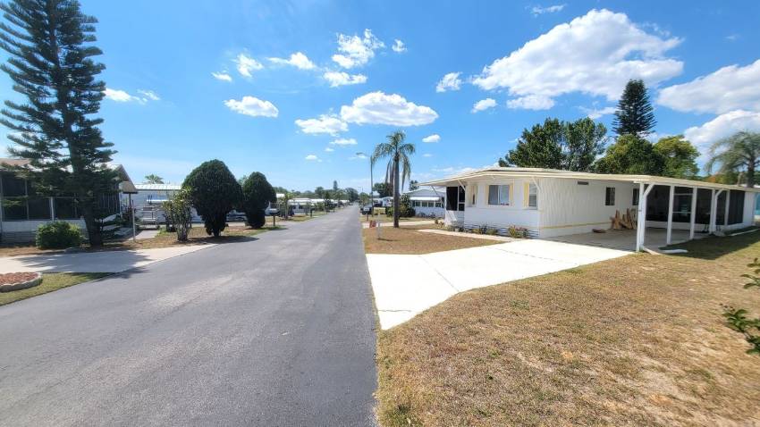 65 Juniper Drive East a Dundee, FL Mobile or Manufactured Home for Sale